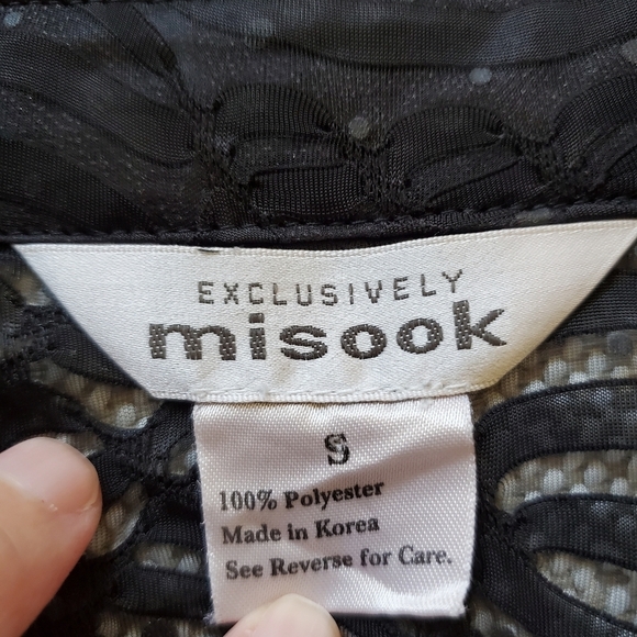 Mistook Long Sleeve Sheer Sequin Button Front Blouse.  Size Small - Picture 5 of 6